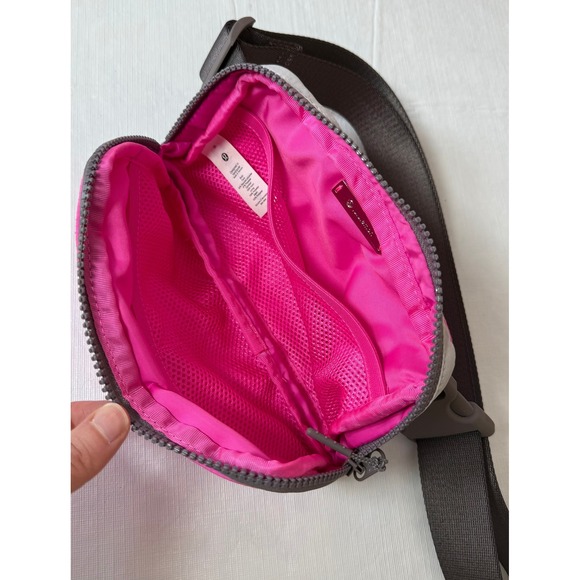 Lululemon Everywhere Belt Bag 1L Pow Pink Light / Lunar Rock / Chrome - Picture 6 of 10